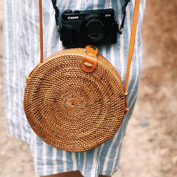 Round Woven/Rattan Purse - Picture 1 of 6